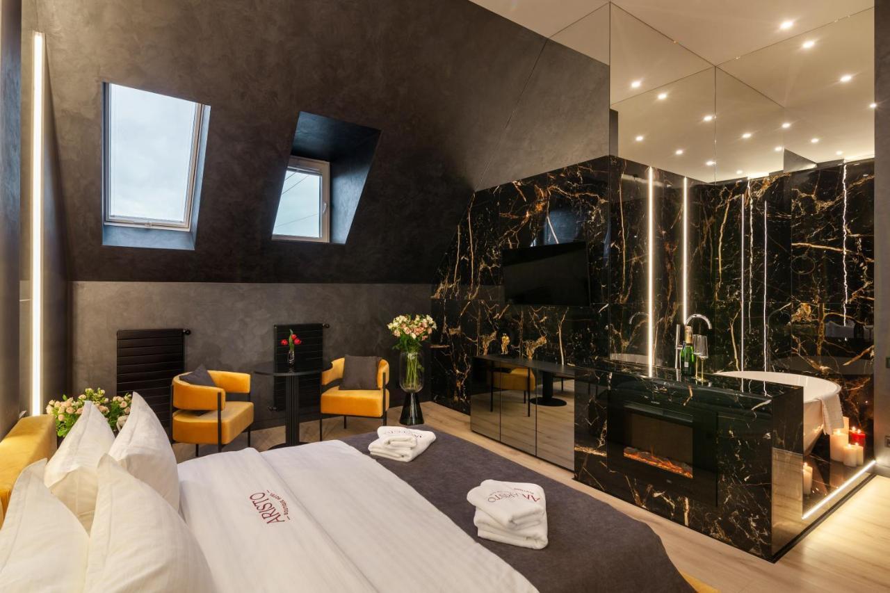 Aristo Jacuzzi Hotel Lviv Eksteriør bilde