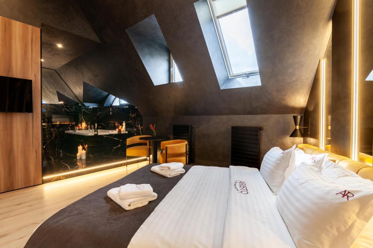 Aristo Jacuzzi Hotel Lviv Eksteriør bilde