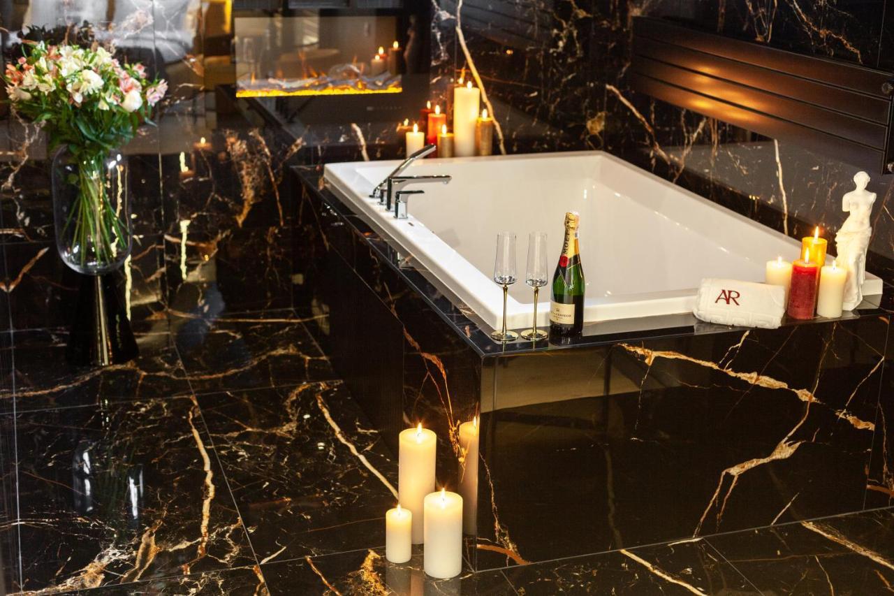 Aristo Jacuzzi Hotel Lviv Eksteriør bilde