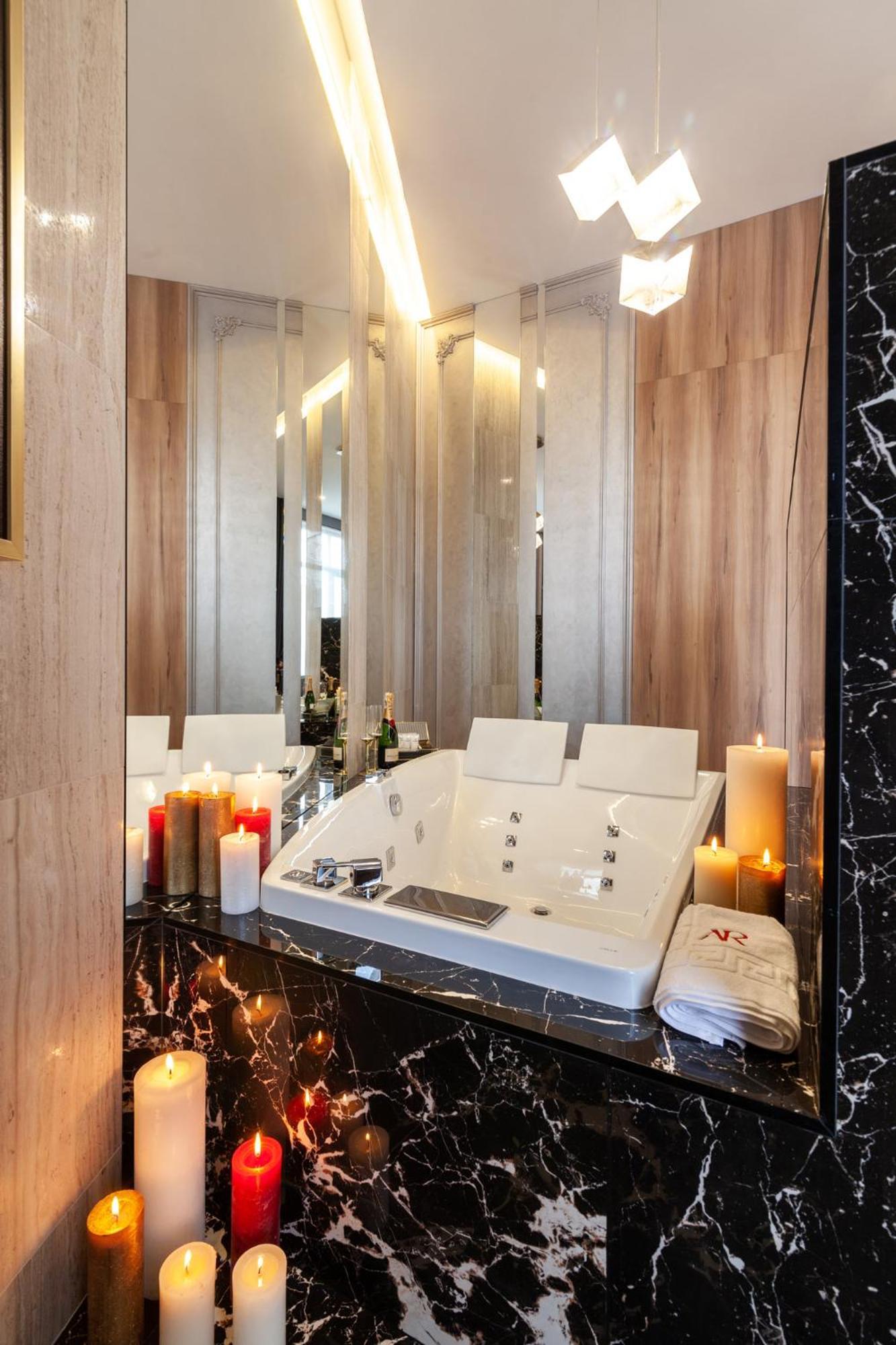 Aristo Jacuzzi Hotel Lviv Eksteriør bilde