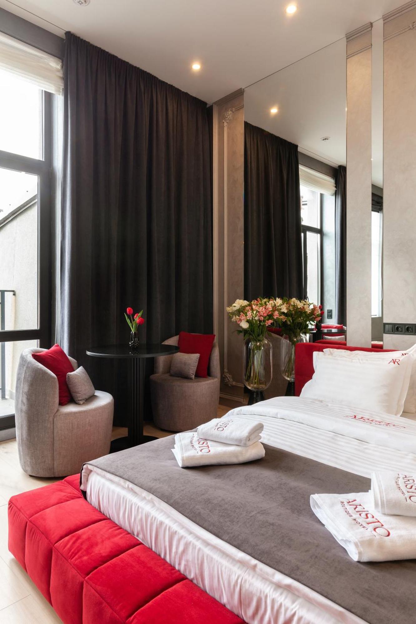 Aristo Jacuzzi Hotel Lviv Eksteriør bilde