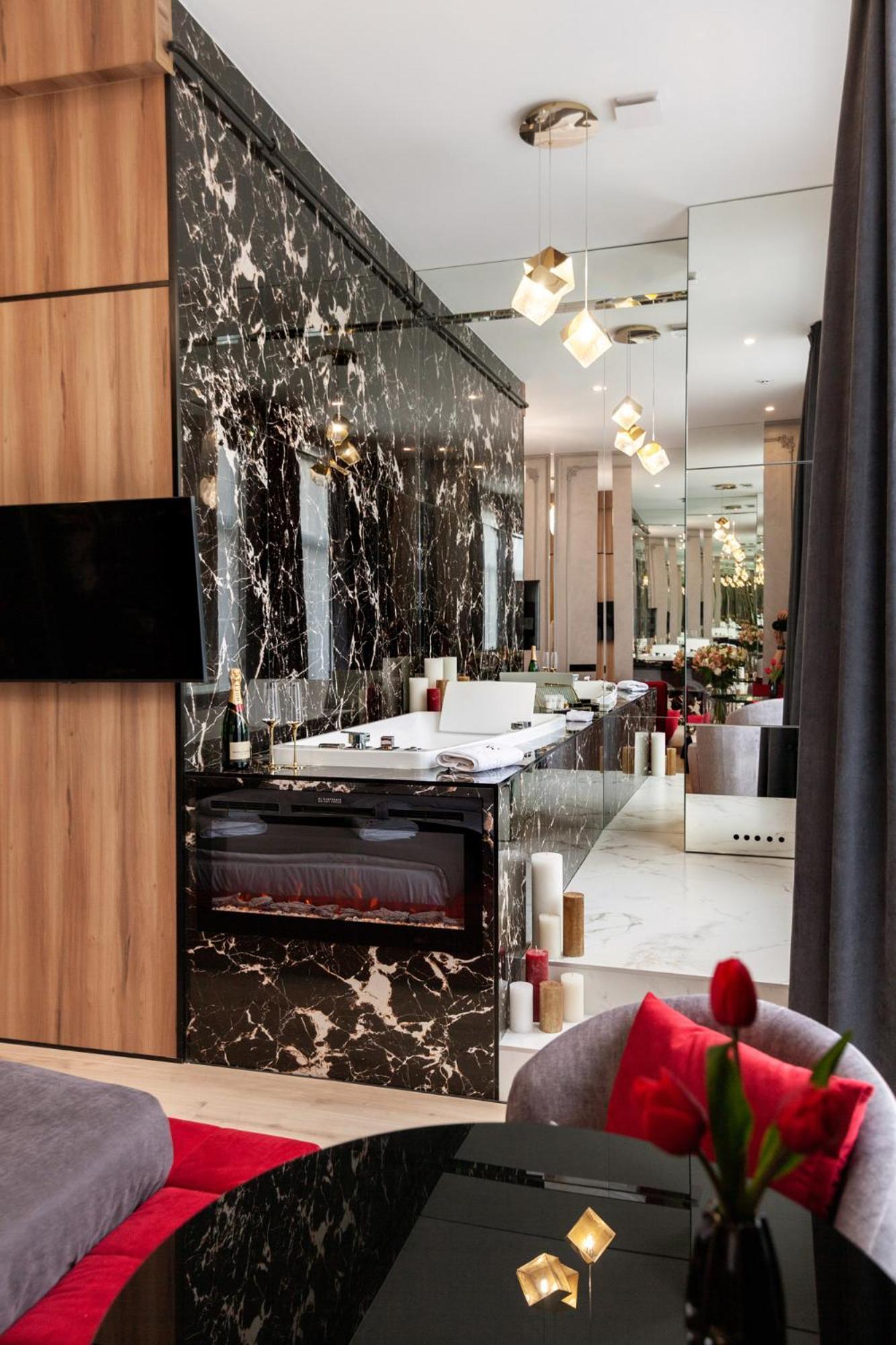Aristo Jacuzzi Hotel Lviv Eksteriør bilde