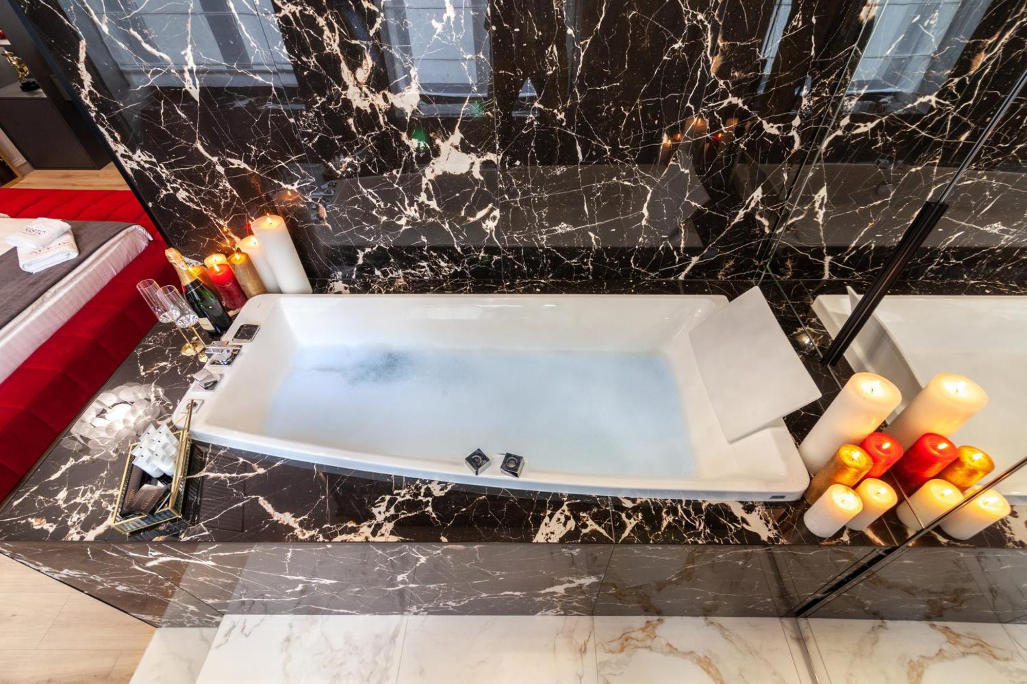Aristo Jacuzzi Hotel Lviv Eksteriør bilde